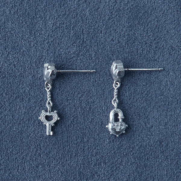 SALE E PEPE Sterling Silver Heart Lock Earrings SEP-SPVAE02-YIN Silver
